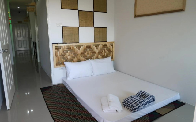 Baan URT Suratthani Airport Hotel