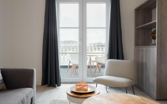 Modern Apartment 3 Bath Rooms, Close to Lake Veere