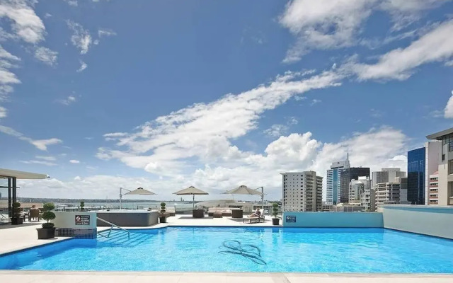 Central 1BR w/ Pool,Gym+Tennis Court Zodiak Stays