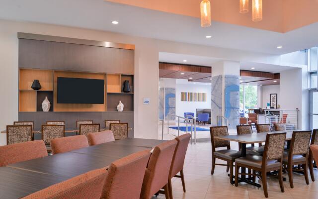 Holiday Inn Express New Orleans - St Charles (ex Modern Hotel)