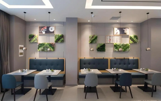 Homeinn Selected Hotel (Dandong Railway Station Post and Telecommunications Building)