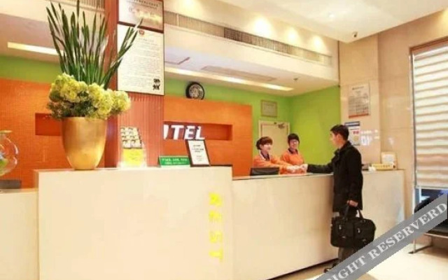 A Home Chain Hotel (Jinjiang Airport Huzhong)
