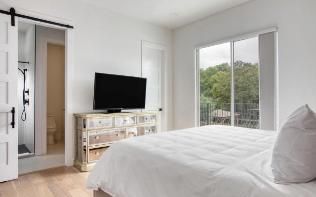 Melody by AvantStay | Peloton included, sleek home, Austin