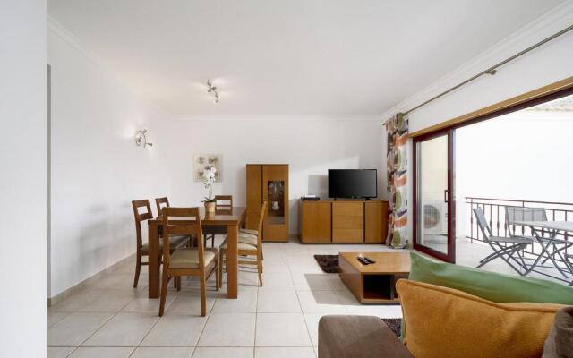 2 Bed Apartment, Quarteira, 10 Min walk to Vilamoura