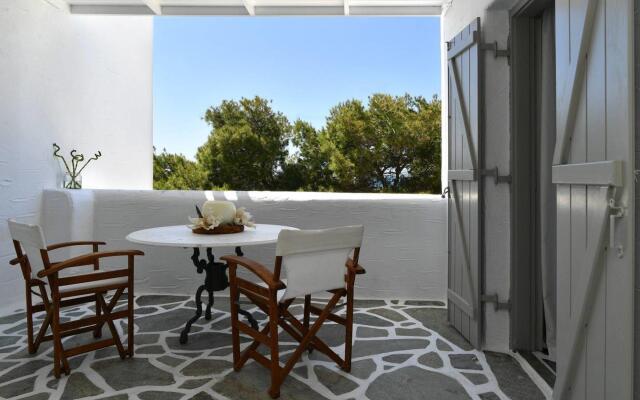Santa Flora 3 Bedroom House – Parikia’s Edge