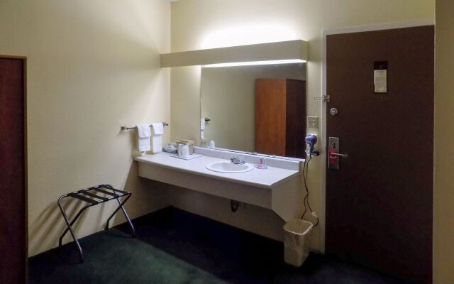 Country Inn & Suites by Radisson, Pierre, SD