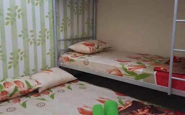 Backpacker Omah Warno Syariah near Tugu