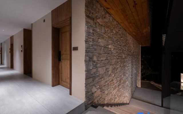 Wanfenglin mountain Pavilion inn