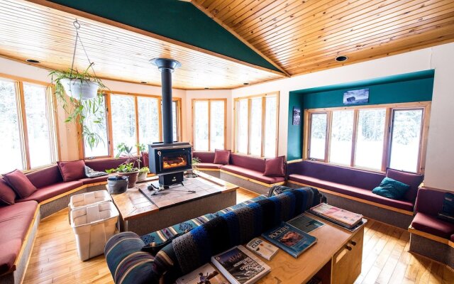 HI-Castle Mountain Hostel