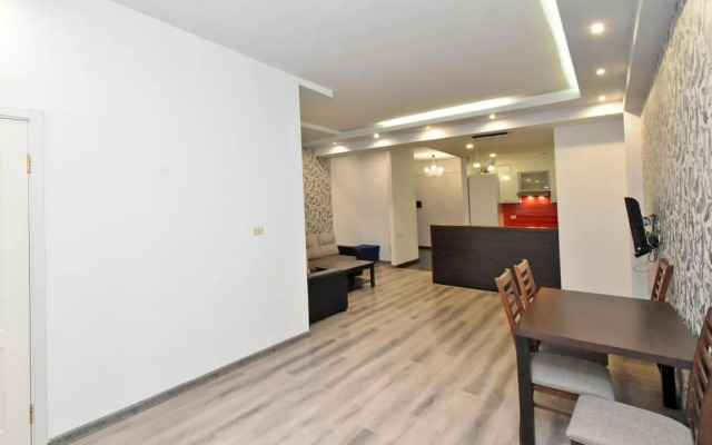 Northern Avenue, 1 bedroom Modern, Renovated apartment HH999