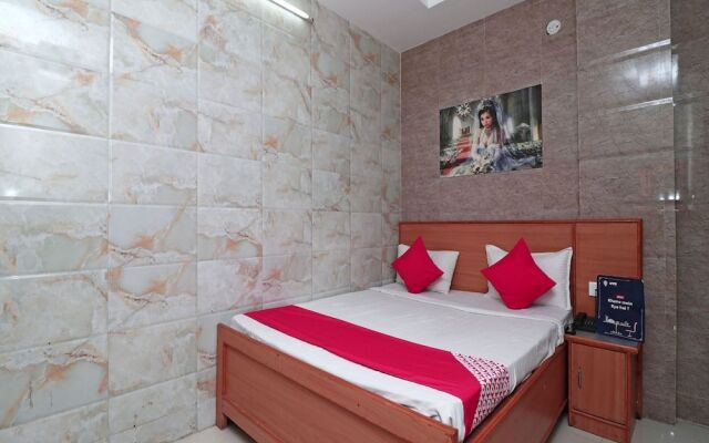 OYO 16678 Rohtak Palace