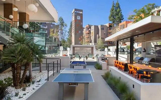 Studio City Universal Apartments