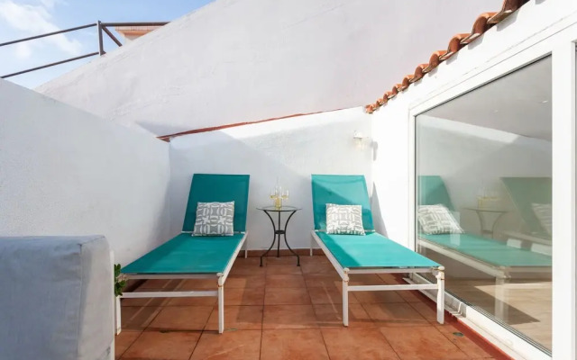 Liberty Penthouse Three-Bedroom Apartment - by LU Holidays