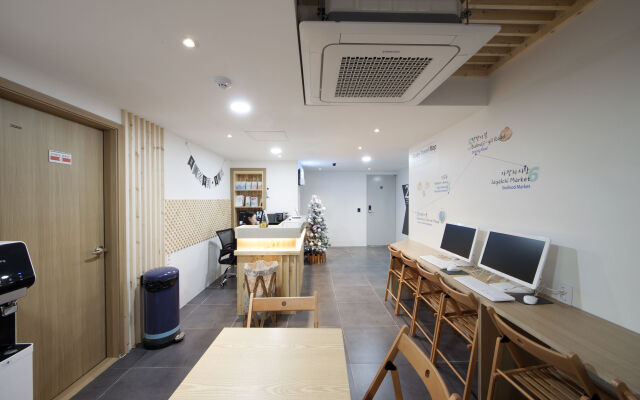 K-Guesthouse Premium Busan station 1