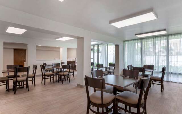 Quality Inn Saint Petersburg North-Tampa Bay