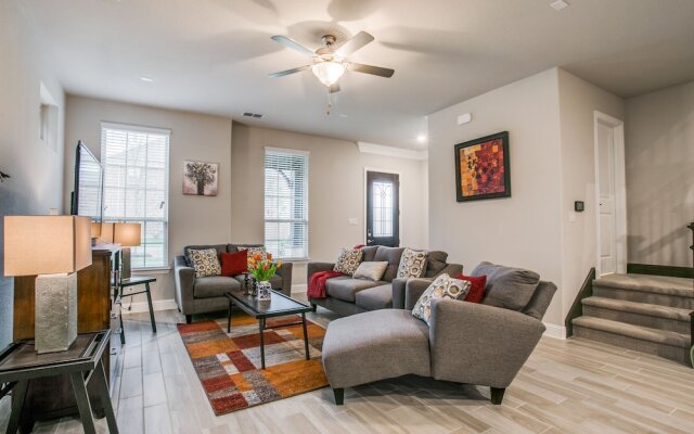 Beautiful furnished 3 bedroom Allen Home