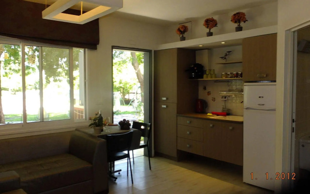 Nuriel Fruit & Guest House