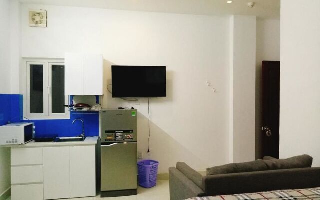 Smiley Apartment 8