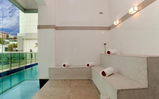 Jade Hotel