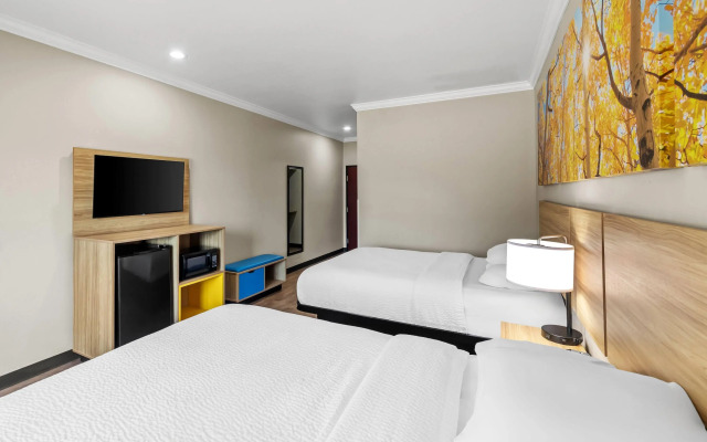 Days Inn by Wyndham Rockdale Texas