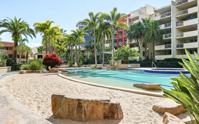 Bright 1-bed With Great Views & Amenities