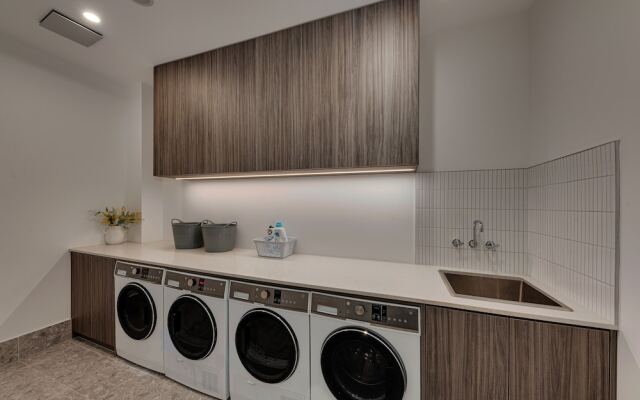 Littomore Suites Kingswood