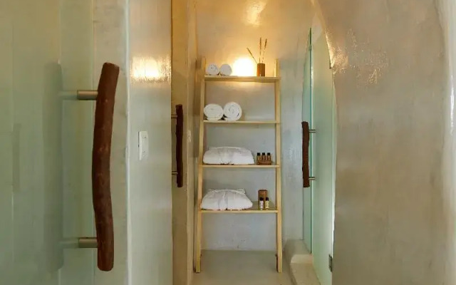 Rhenia's Suites