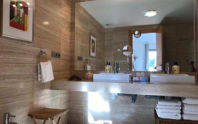6482 - Luxury one level Penthouse