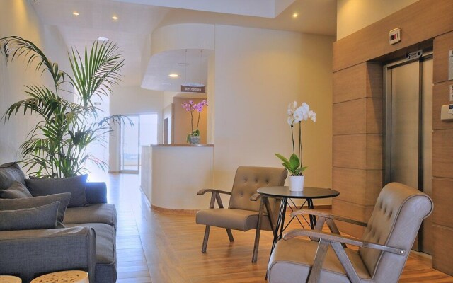 Delmar Suites & Residence