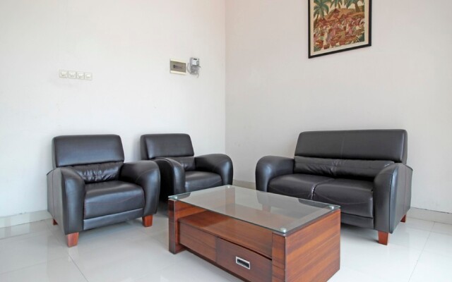 RedDoorz near Hartono Mall 3
