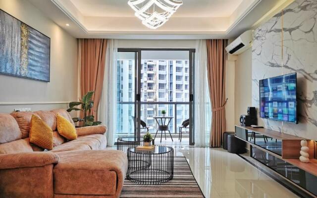 Yussy 4Bedroom Condo at R&F Princess Cove