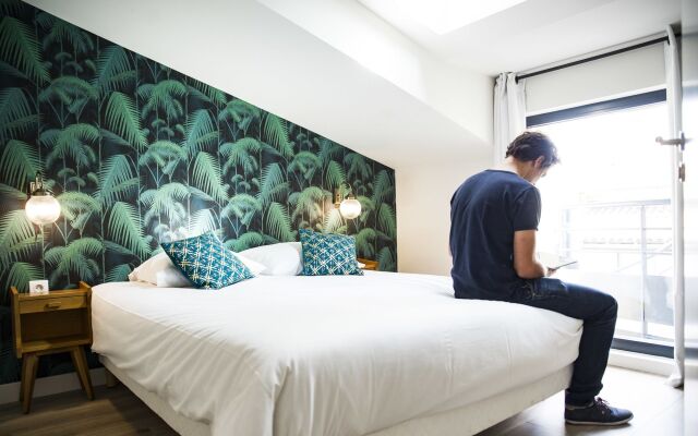 Georges Hostel & Café