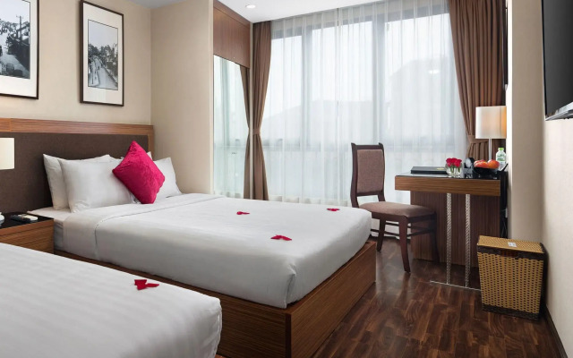 Golden Moon Suite Hotel