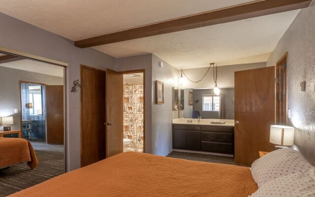 SoCal Vacations - Village Inn