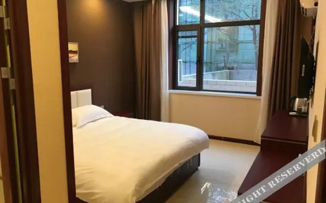 易佰良品酒店(保定满城政务服务中心店)