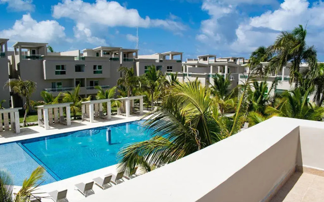 Playa Palmera Beach Resort