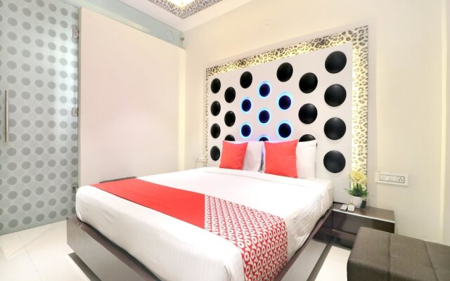 OYO 14829 Hotel J Cruise