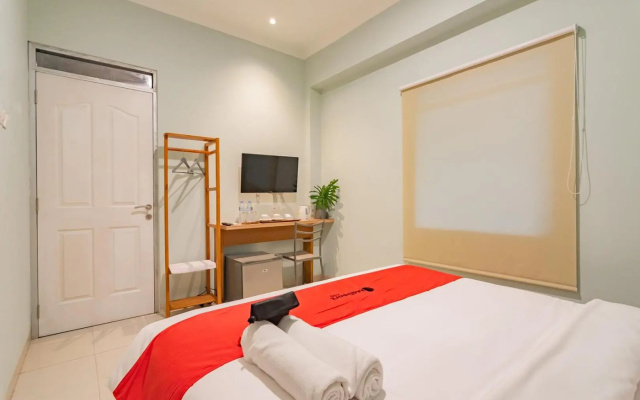 RedDoorz Plus @ Bagusrangin Street – Guest Rooms – Bandung