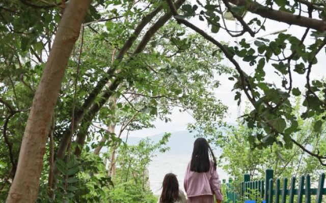 Fuxian Lake Xisu Hotel