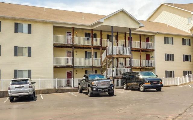 Lake Views + Pool Access: Condo in Osage Beach!