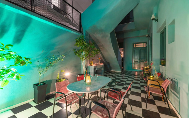 Petralona's Green House