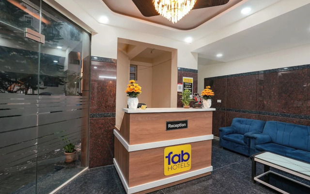 Fabhotel Royal Suites I