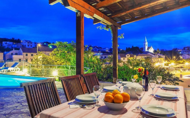 Villa in Sumartin Near Beach & Private Pool