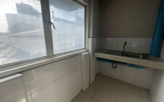 OYO 75494 President Apartment