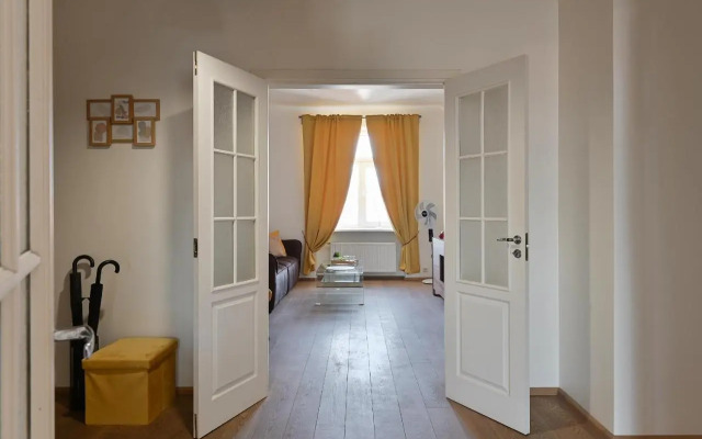 Old Town Riverside Apartment