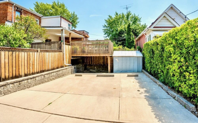 3BR Townhouse - St Clair West Village w Parking