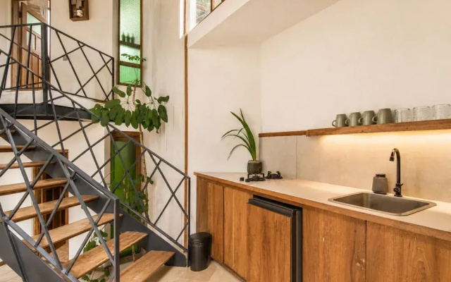 Contemporary 2-br Art Deco Villa, 800m to the Beac