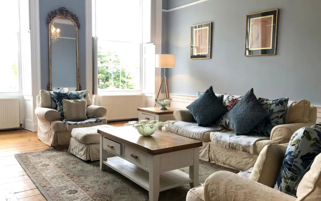 4 Bed Apartment, Sleeps 8-10