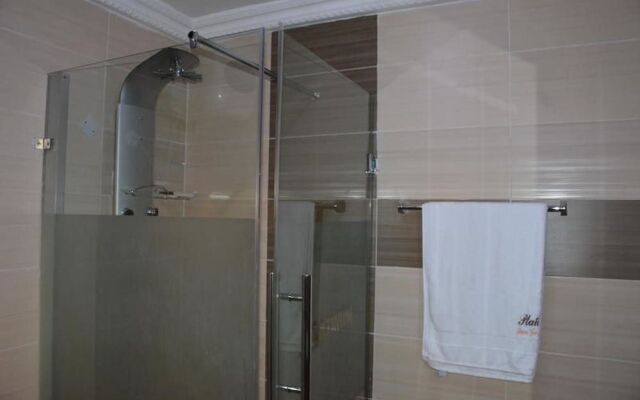 Platinum Inn Gee Hotel