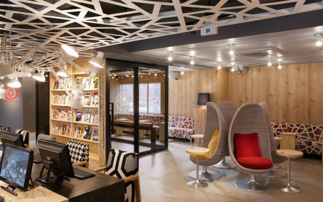 Booth Net Cafe & Capsule